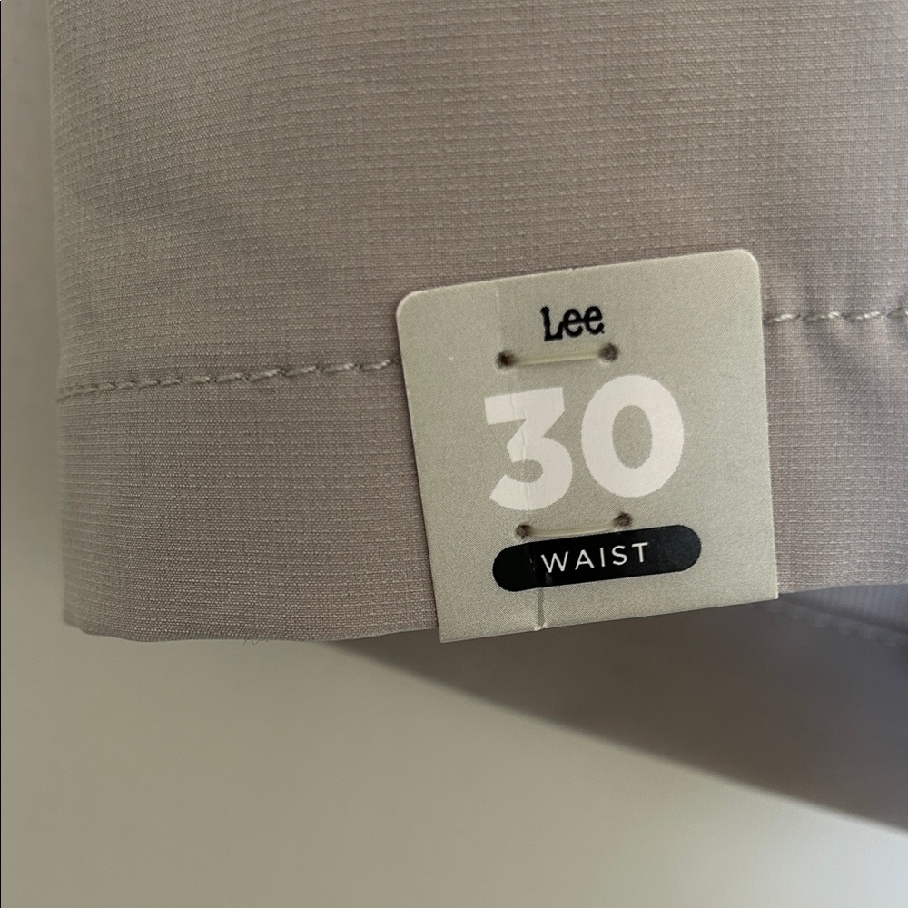 NWT Lee Men's Tri-Flex Tan Cargo Shorts - Size 30 waist - Picture 5 of 11